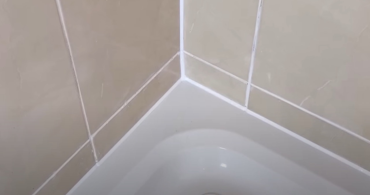 Clean caulk after repair